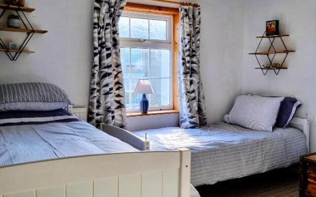 2 bedroom house within walking distance of town