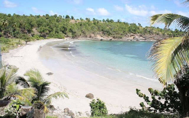 Two Bays Beach Villa Apartment and Studios