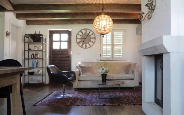 Stunning Home in Liznjan With Sauna, Wifi and 4 Bedrooms