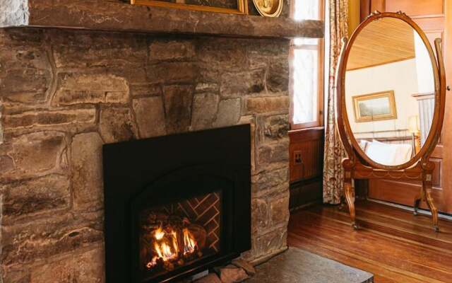Deer Mountain Inn