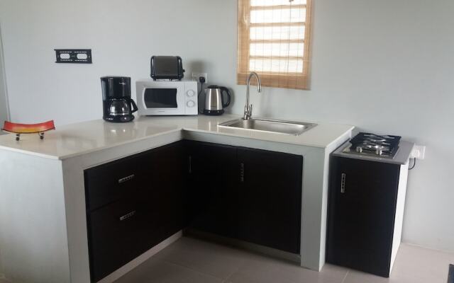 Sunny Private First Floor 1-br Beach Apartment With Spacious Balcony, Pool, Wifi