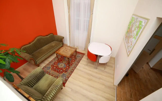 Flat On Andrássy Avenue