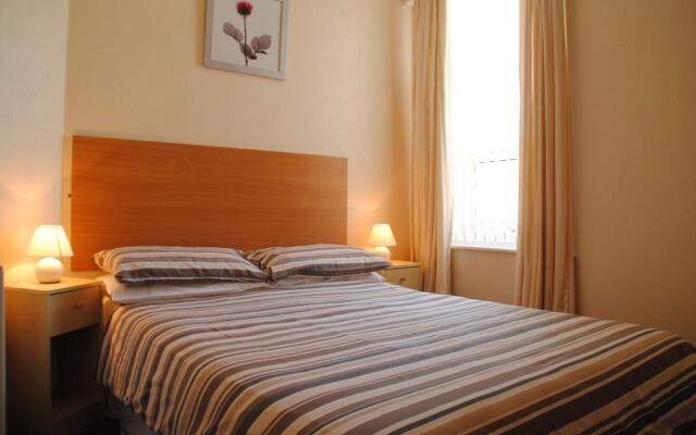 Chaplins Hotel - Guest house