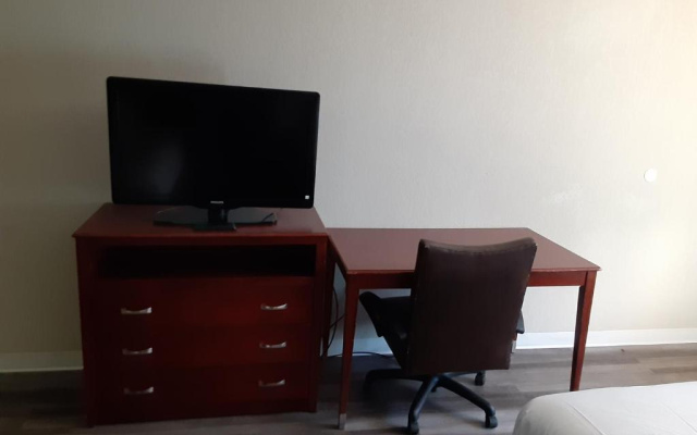 Days Inn by Wyndham Ozark