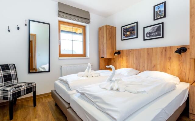 Luxury Chalet in Obertraun With Pool