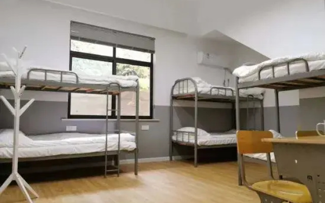 Ningguo Qinglongmen Inn