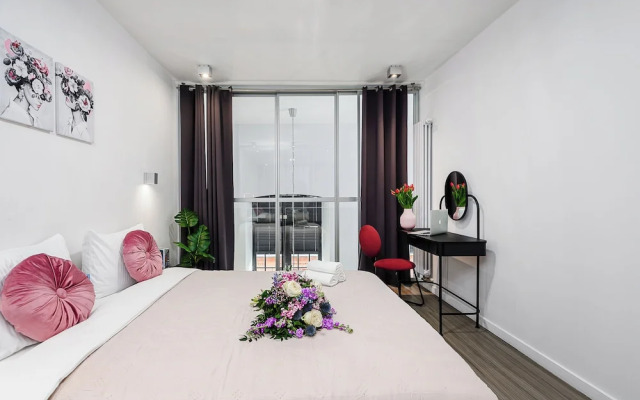 Lumina luxury 2-level apart with parking