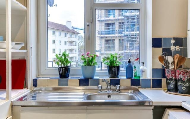 West London 3 bed Home Next to the River!