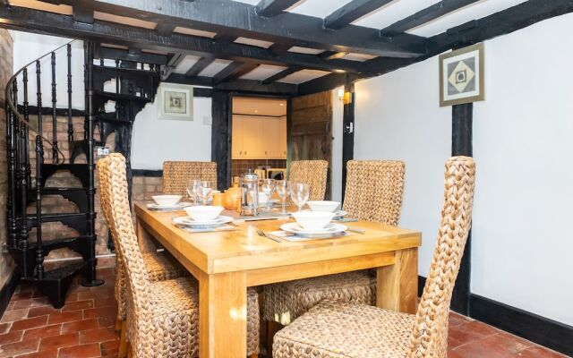 2 Pound cottage