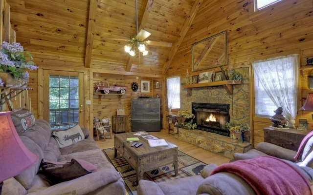 Snuggle Inn & Treehouse