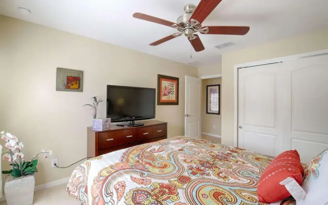 8960 Paradise Palms