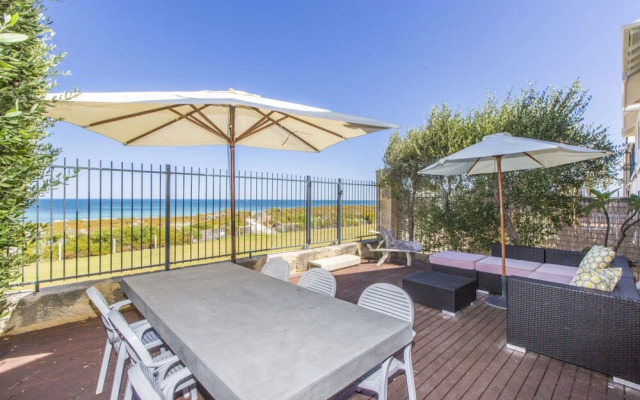 Ledge Point Village - Villa 11 - Beachfront Ocean Views