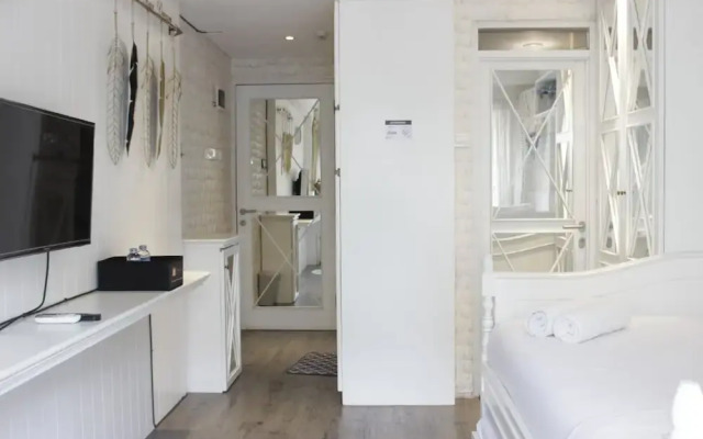 Elegant & Stylish Studio At Gateway Pasteur Apartment