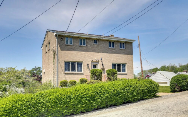 3 Mi to Downtown: Pittsburgh Home w/ Balcony!