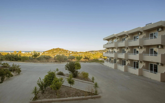 Hillside Studios & Apartments