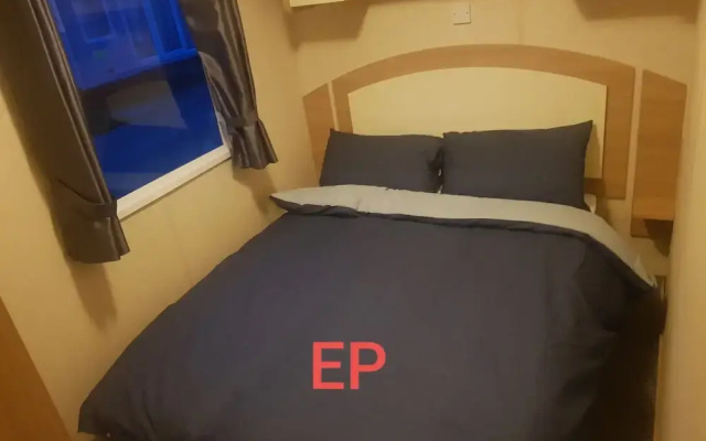 Lovely 3-bed Caravan in Towyn