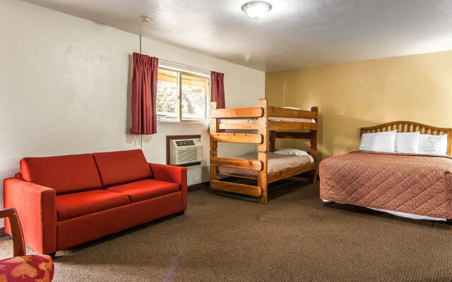 Rodeway Inn & Suites
