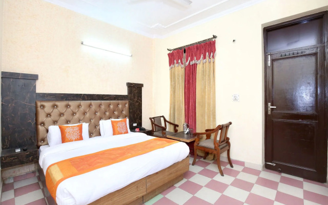 OYO 11318 Hotel Shagun