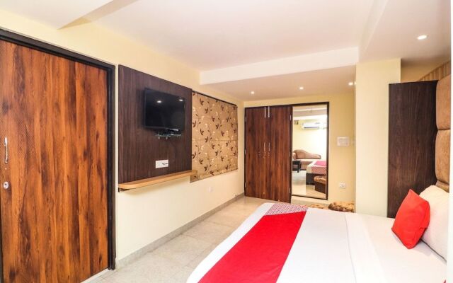 OYO 18377 Hotel New City Top