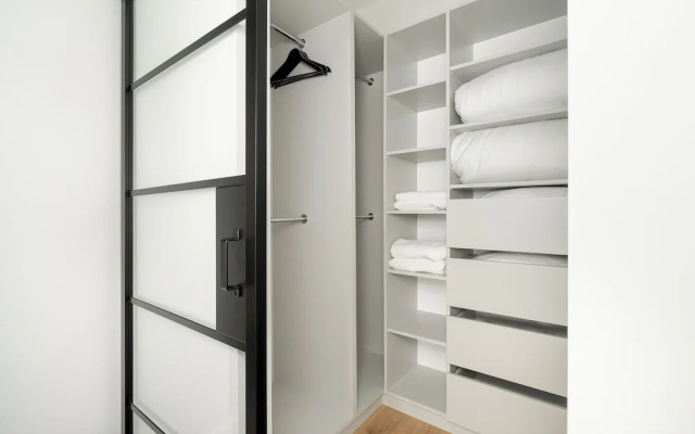 Modern Apartment With Parking by Renters