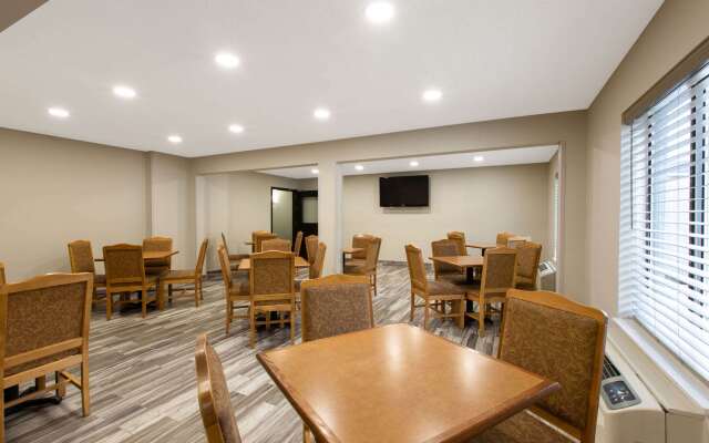 Days Inn & Suites by Wyndham Wisconsin Dells