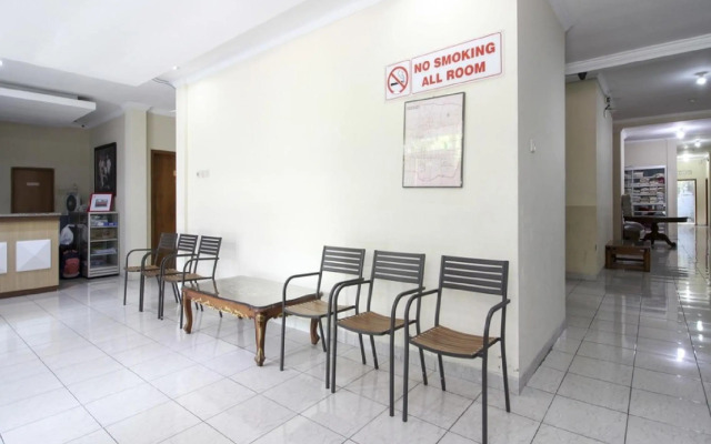 RedDoorz Plus near Stadion Mandala Krida