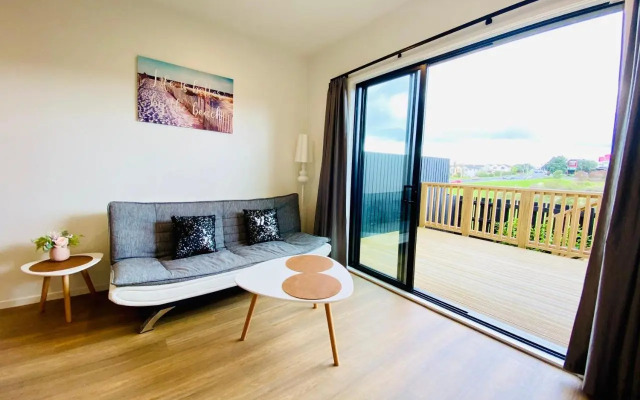 Stunning Townhouse - Walking to Botany Shopping Center