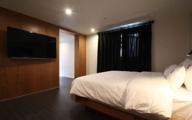 Gray 191 Hotel