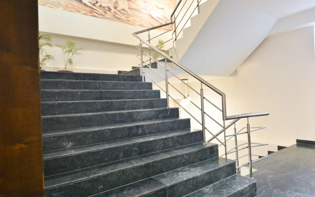 Capital O 37234 Reejas Inns N Suites