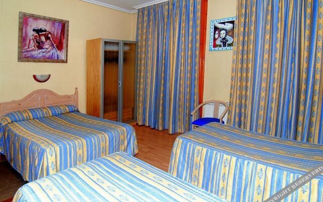 Hostal Plaza DOrt