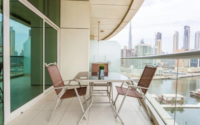 Canal Views Spacious Apartment in Business Bay