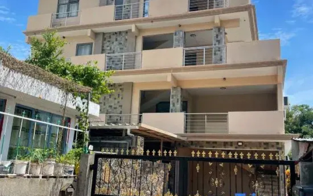 Luxurious Teak Furnished City Apartment w/ Pool