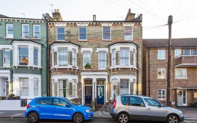 Cosy 2bed Skylight Apt W/patio in Clapham Junction