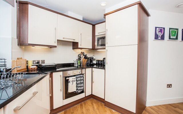Modern 2 Bedroom Apartment