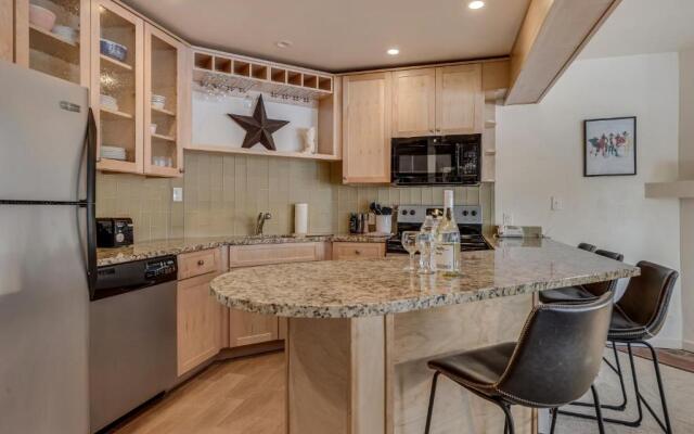 Laurelwood Condominiums Studio Deluxe Unit 103