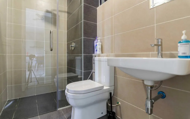 Stylish Dpristine 9 Next to Legoland Free Parking