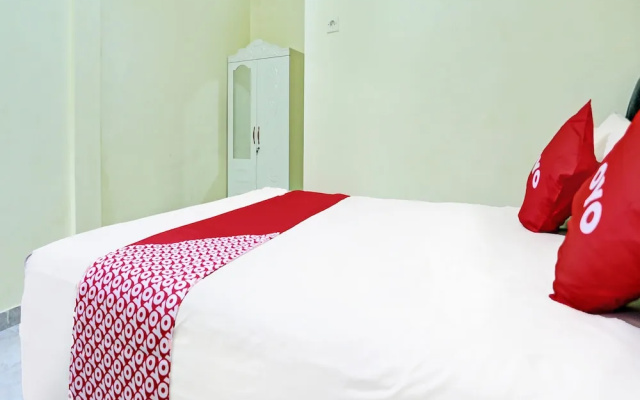 Puri Amalia by OYO Rooms