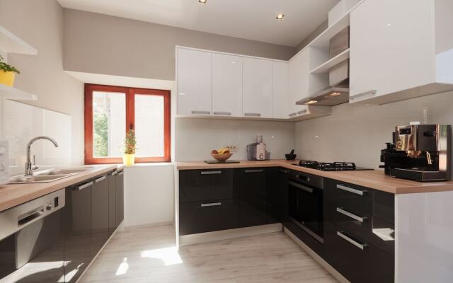 Ravelin Apartments