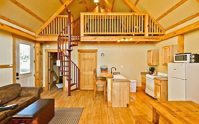 River Rd. Treehouses-Mourning Dove Haus