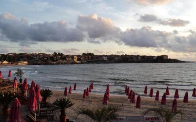 Meni Apartments and Guest Rooms