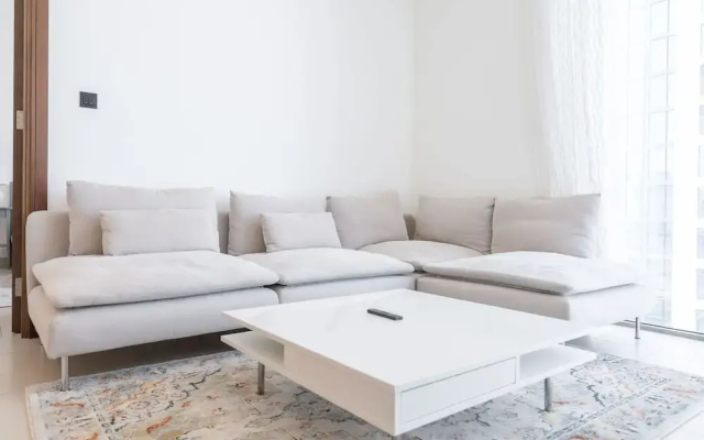 Chic 2 bed Apartment in Sobha Creek Vistas