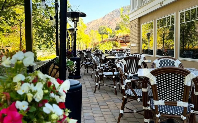 Riverside Hot Springs Inn & Spa - Adults Only