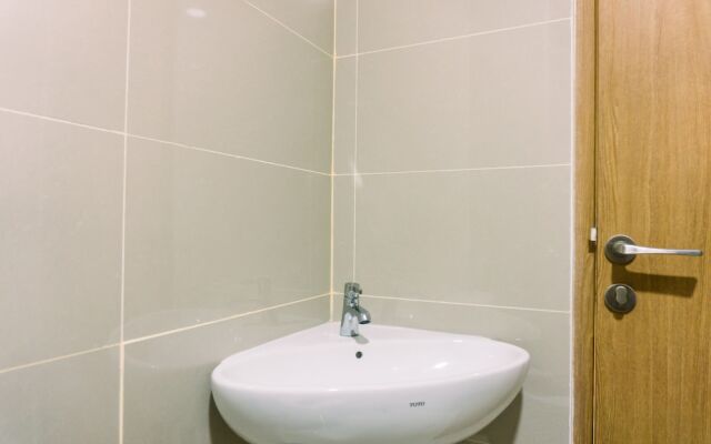 Strategic Studio Apartment At B Residence Near Campus