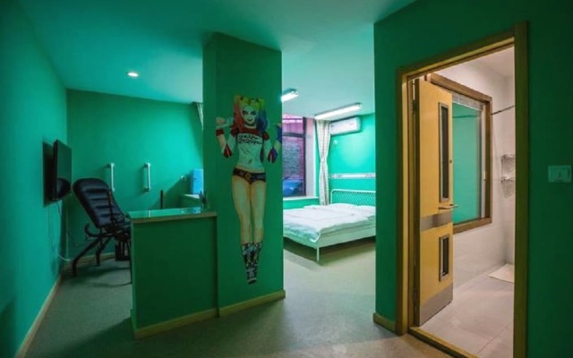 Crosme Theme Hotel