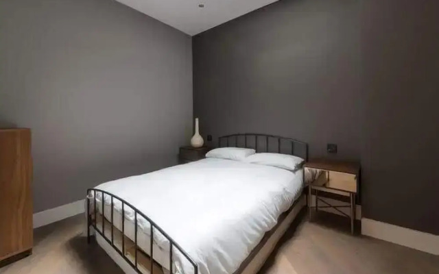 Monochrome Majesty - Soho - by Frankie Says