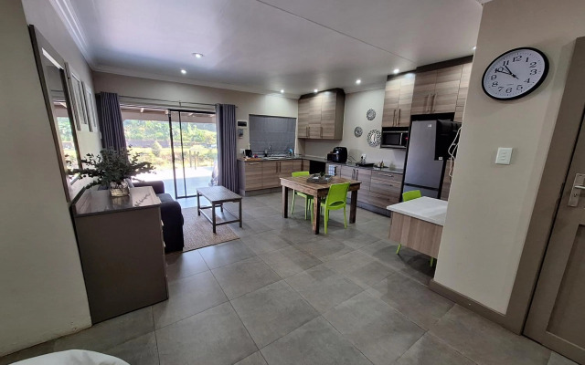 Studio 4 Churchill Lane Apartment