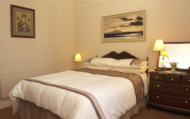 4-bed Cottage in Co. Galway 5 Minutes From Beach