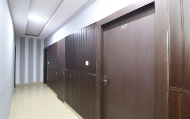 OYO 29127 Hotel Crown Tower