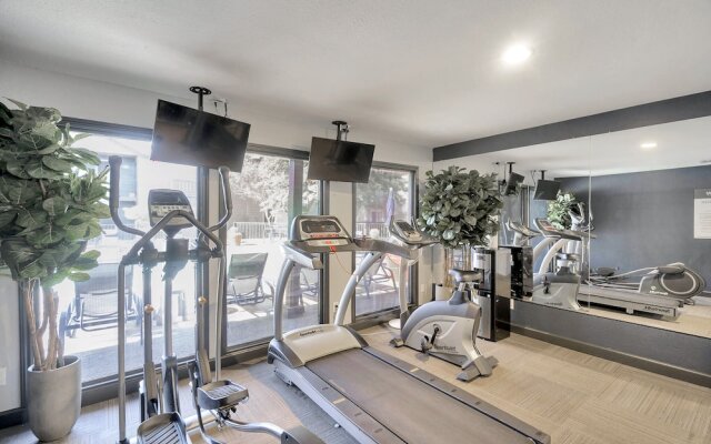 Lovely Midland Getaway With Fitness Center