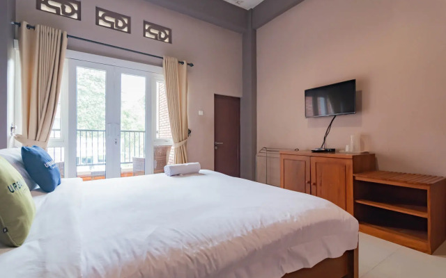 Urbanview Hotel Syariah Insani Cisarua Puncak